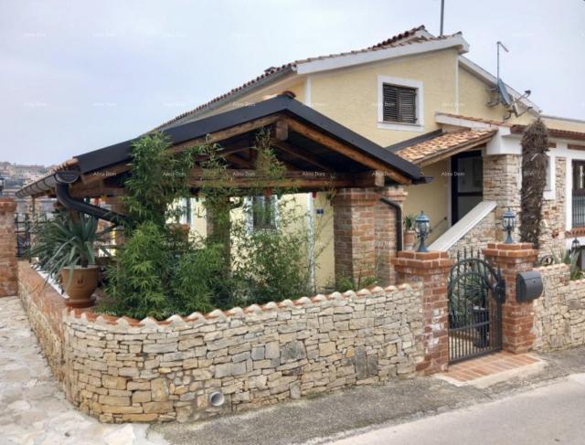 House House with three separate apartments near Poreč