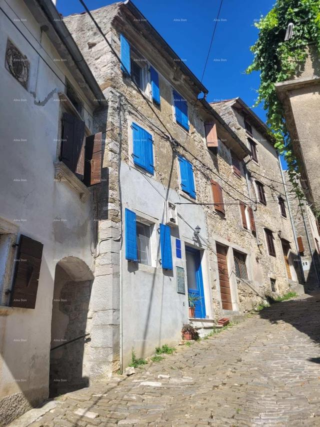 House Renovated stone Istrian house for sale in the center of the beautiful Istrian town of Motovun