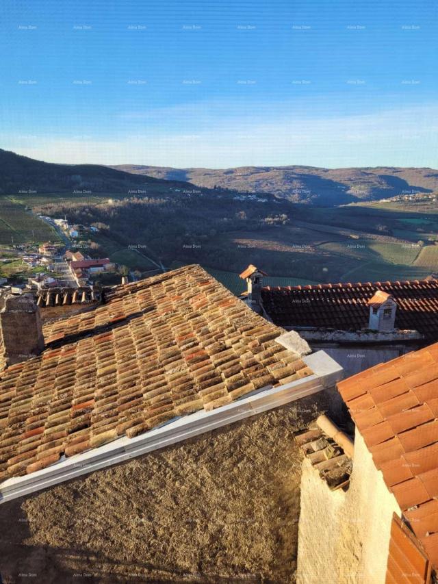 House Renovated stone Istrian house for sale in the center of the beautiful Istrian town of Motovun