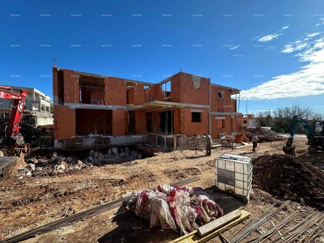 Haus Ein neues Haus zum Verkauf mit Swimmingpool in toller Lage, nahe dem Meer!