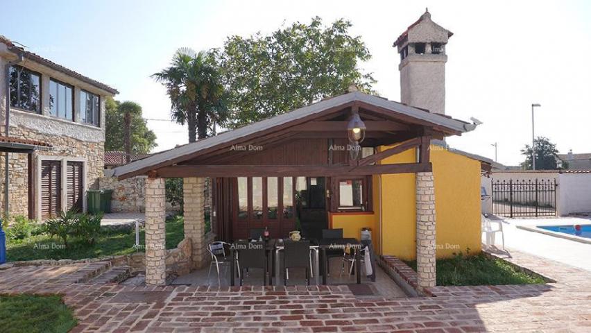 House House with restaurant near Ližnjan - Excellent investment!