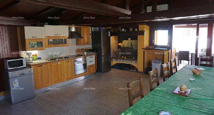 House House with restaurant near Ližnjan - Excellent investment!