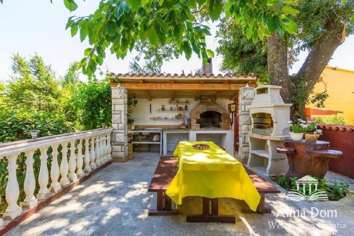 Haus Einfamilienhaus mit gepflegtem Garten