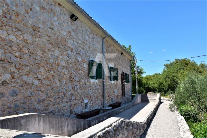 Dobrinj, rustic autochthonous stone house with swimming pool!! ID 8