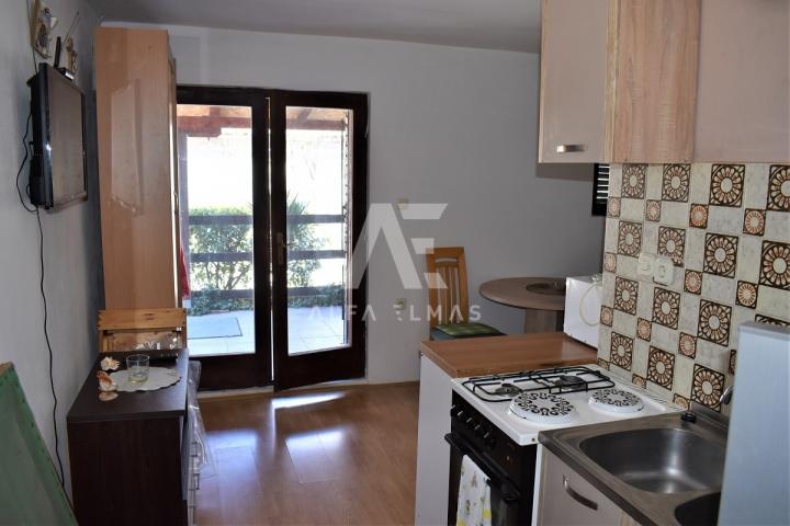 Dobrinj, semi-detached house with three apartments! Opportunity! ID 10