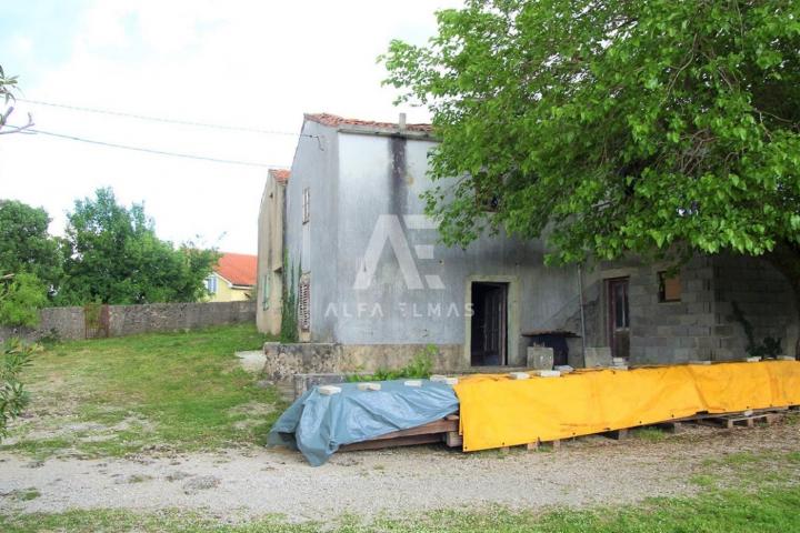 Krk, surroundings, partially adapted semi-detached building. ID 59