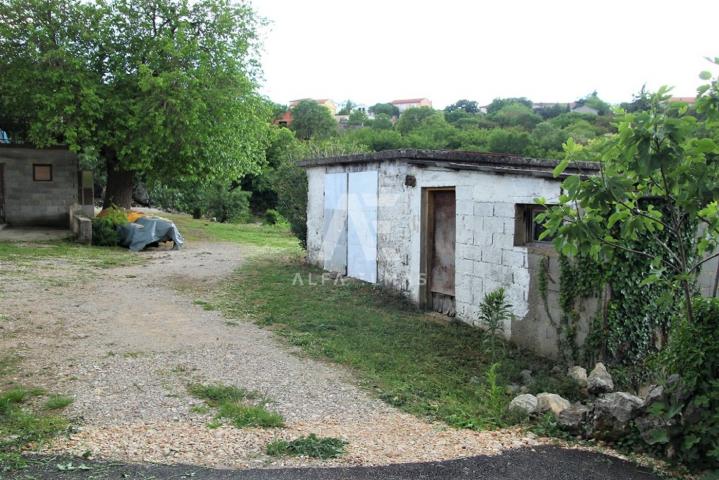 Krk, Umgebung, teil erneuertes Doppelhaus. ID 59