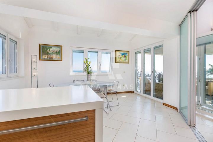 Opatija, moderan Penthouse sa pogledom na more!! ID 326 