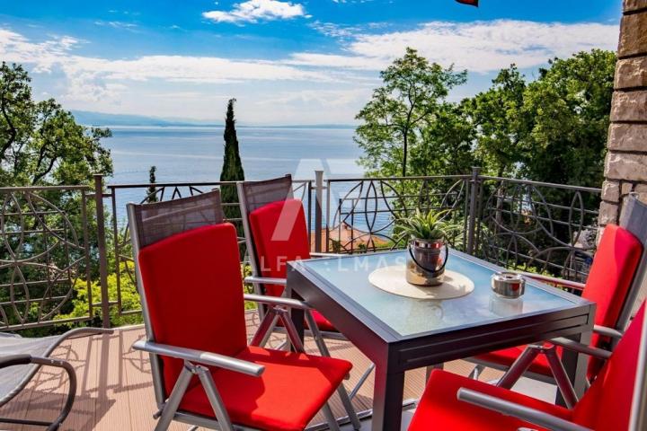 Opatija, apartman na prvom katu s predivnim pogledom na more!! ID 327 