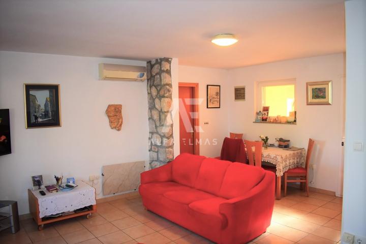 Malinska, semi-detached house with 3 apartments! ID 387