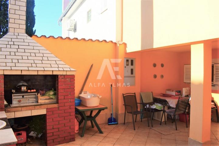 Malinska, semi-detached house with 3 apartments! ID 387