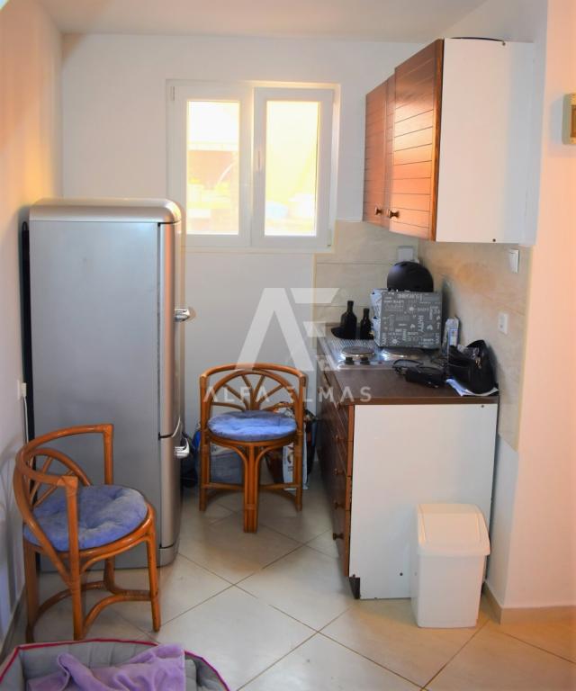 Malinska, dvojna kuća sa 3 apartmana! ID 387