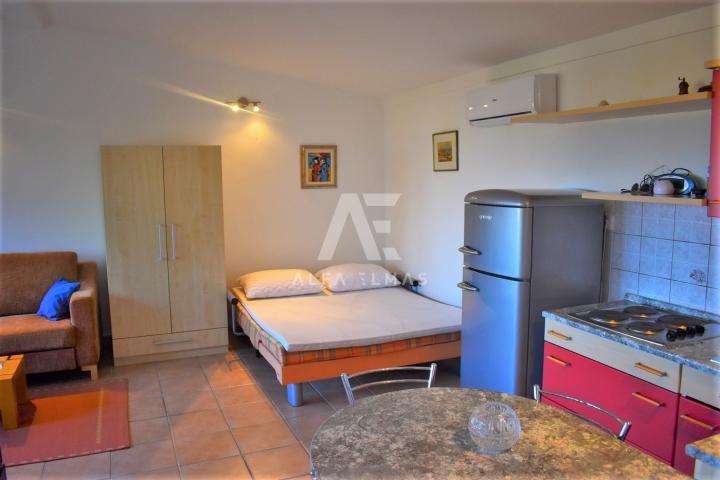 Malinska, dvojna kuća sa 3 apartmana! ID 387