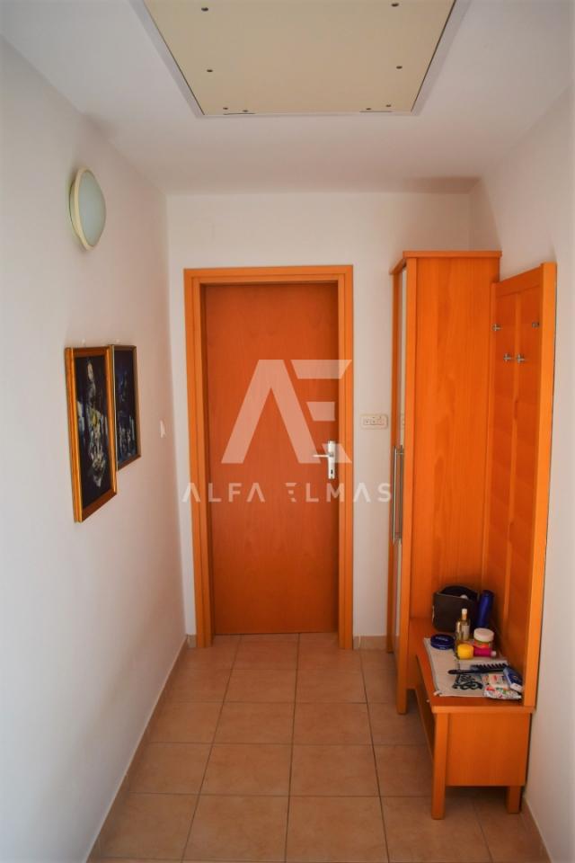 Malinska, dvojna kuća sa 3 apartmana! ID 387