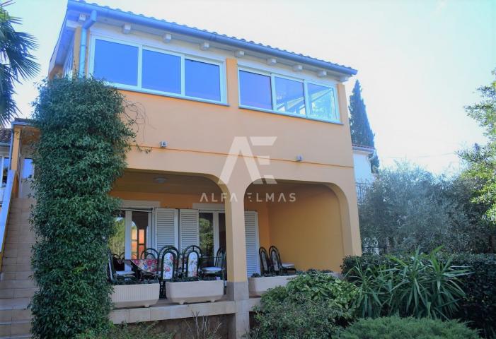 Malinska, semi-detached house with 3 apartments! ID 387