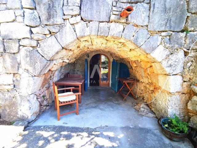 Renovated terraced stone house in Kornić - ID 544