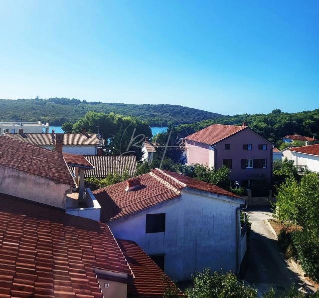 Kuća s građevinskim zemljištem, Banjole