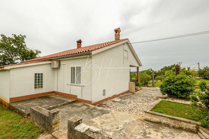 Long-term rental of a house in a quiet environment with a beautiful view of the sea