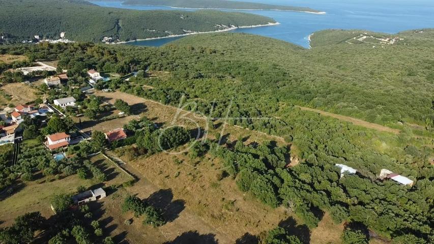 Dugoročan najam kuće u mirnom okruženju i s prekrasnim pogledom na more