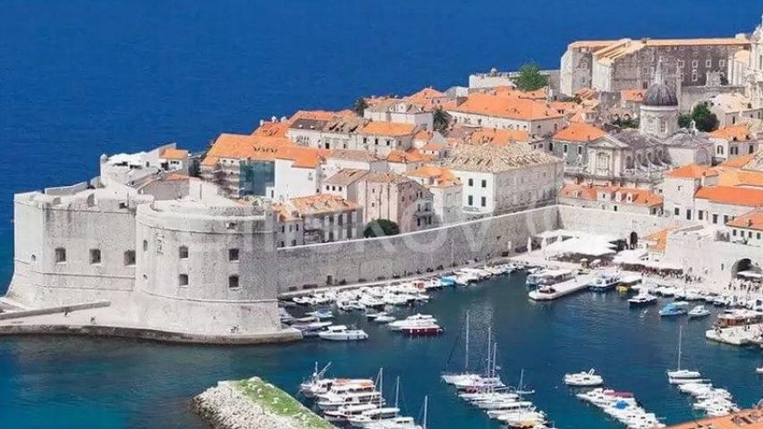 Dubrovnik, Lapad samostojeća kuća; 4 stana i restoran