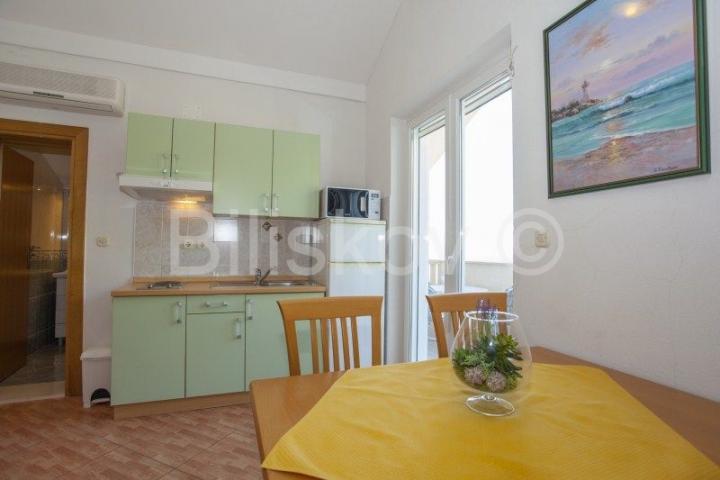 Drvenik, apartmanska zgrada s 14 jedinica