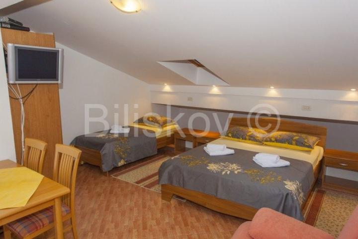 Drvenik, apartmanska zgrada s 14 jedinica