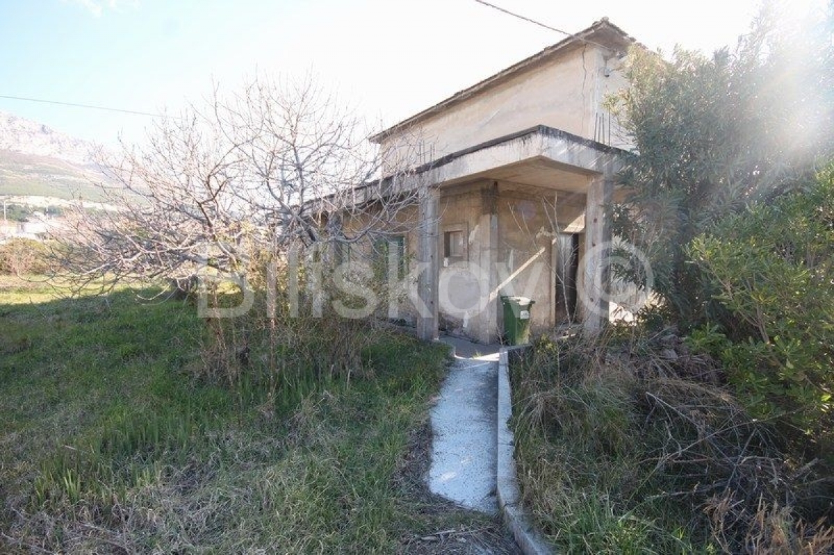 Solin, Sveti Kajo, prodaja zemljište 1349m2  sa kućom 240m2