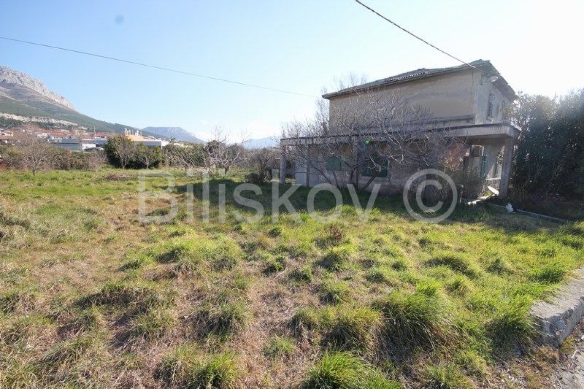 Solin, Sveti Kajo, prodaja zemljište 1349m2  sa kućom 240m2