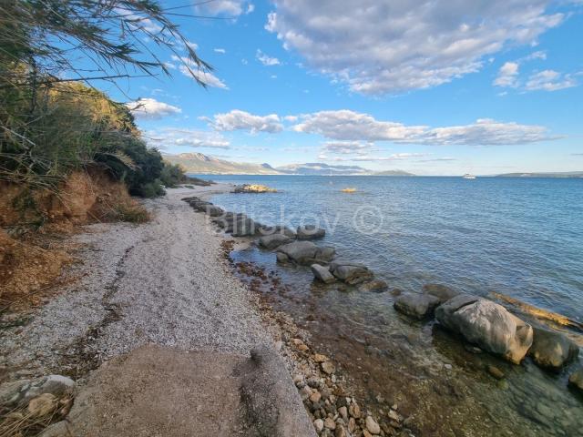 Kaštel Štafilić, građ. zemljište 1. red do mora M5 zona