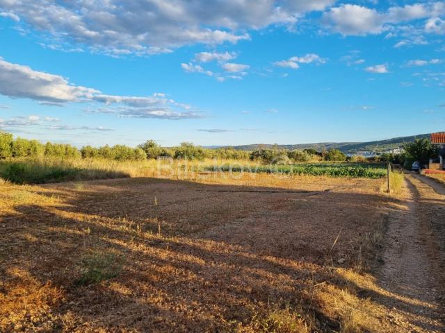 Kaštel Štafilić, građ. zemljište 1. red do mora M5 zona