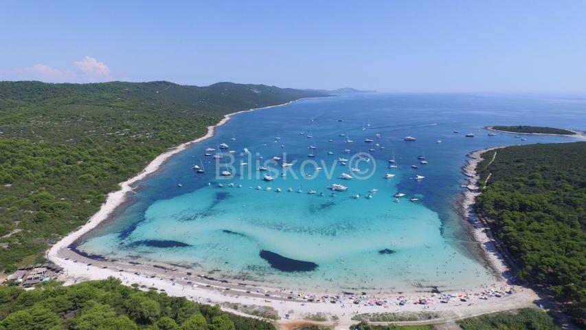 Dugi otok, Soline, prodaja zemljište 5000m2, 90m od mora