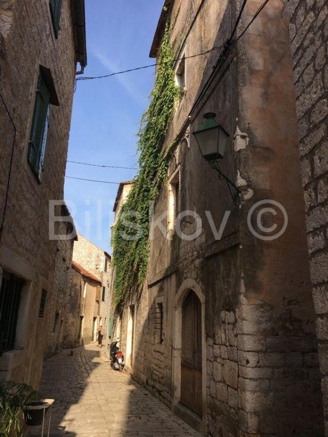 Prodaja, Hvar, Stari Grad, stara kuća u centru Grada