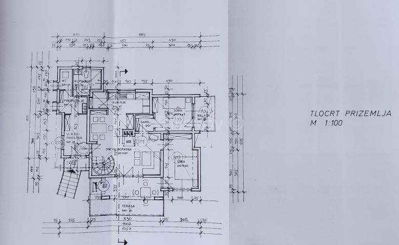 Prodaja, Kaštel Lukšić, kuća u blizini mora sa zemljištem