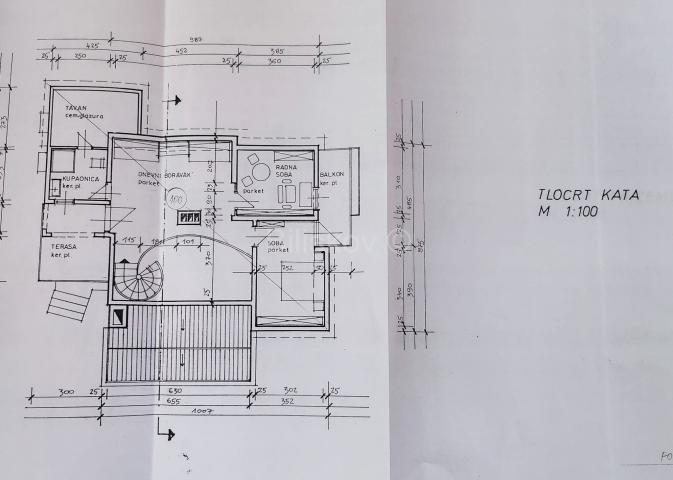 Prodaja, Kaštel Lukšić, kuća u blizini mora sa zemljištem