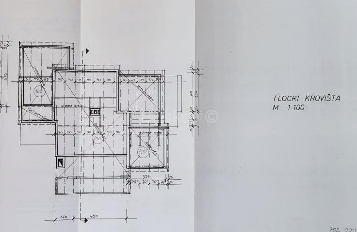 Prodaja, Kaštel Lukšić, kuća u blizini mora sa zemljištem