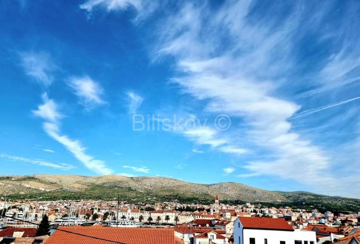 Trogir, dvojna kuća u blizini centra grada, prodaja