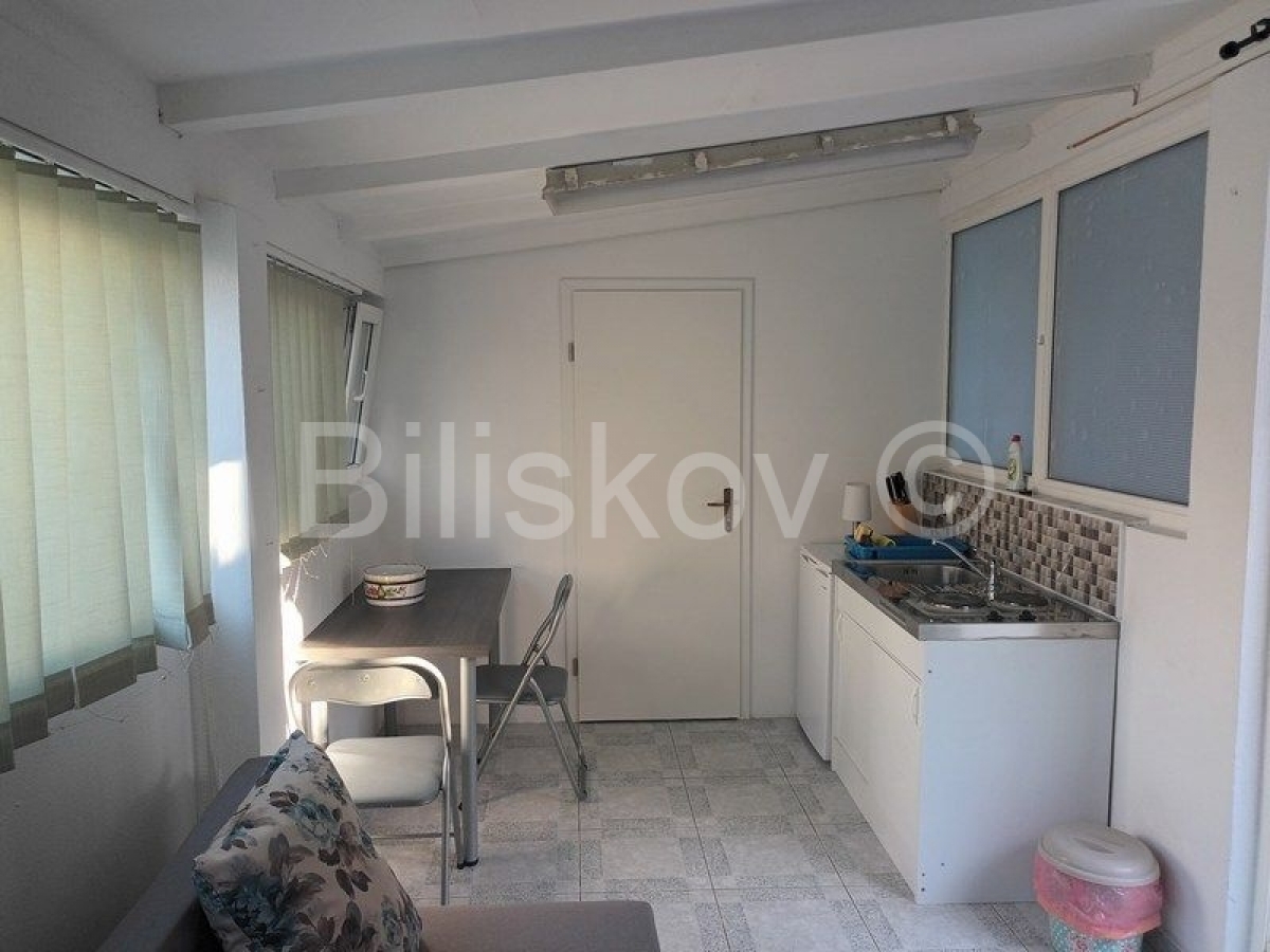 Hvar, stan 43 m2 + veranda 14 m2 (studio apartman)