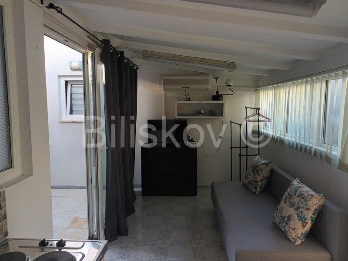 Hvar, stan 43 m2 + veranda 14 m2 (studio apartman)