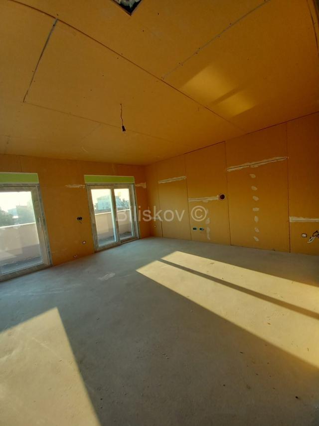 Prodaja, Velika Gorica, 6-soban penthouse, lift, garaža 40m2