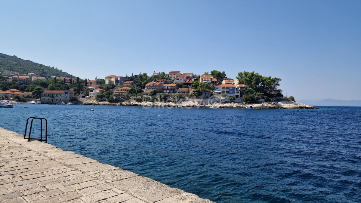 Korčula, prodaja zemljište, otvoren pogled, 70m od mora