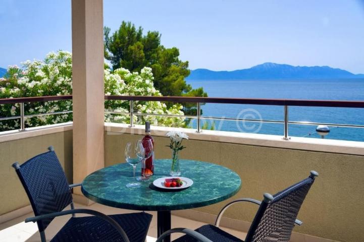 Prodaja, Hotel, 1. red do mora, Gradac