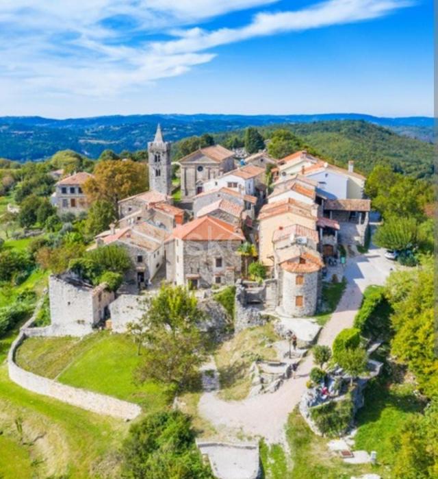 Prodaja, kamena kuća, 10 soba, Hum