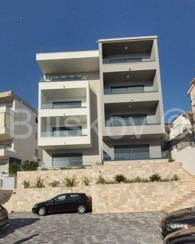 Makarska, 10 km od Makarske dvosoban stan 74, 60 m2, parking, ostava