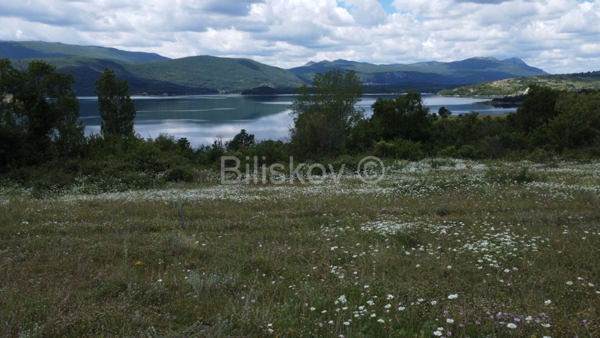 Prodaja, građevinsko zemljište s pogledom na jezero 