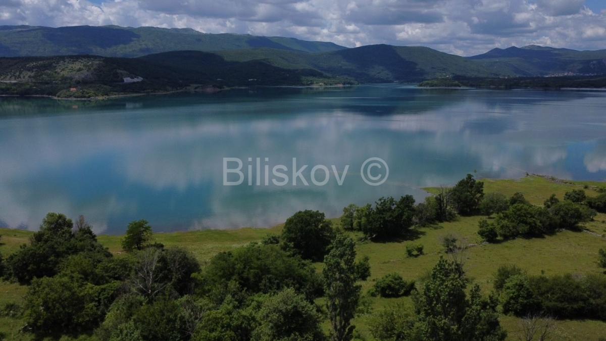 Prodaja, građevinsko zemljište s pogledom na jezero 