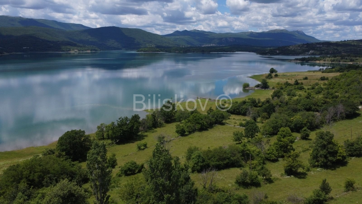 Prodaja, građevinsko zemljište s pogledom na jezero 