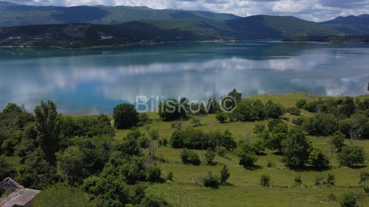 Prodaja, građevinsko zemljište s pogledom na jezero 