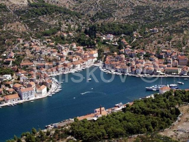 Brač, Milna, građevinsko zemljište 17699 m2