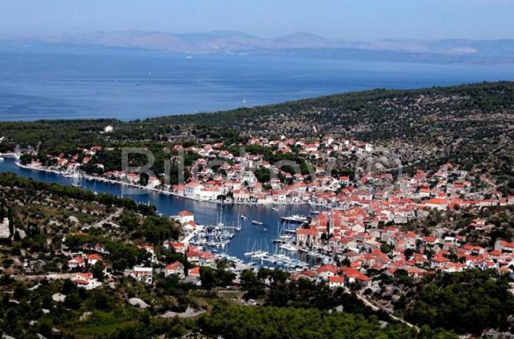 Brač, Milna, građevinsko zemljište 17699 m2