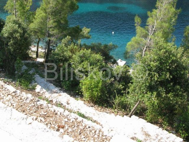 Korčula 1. red moderna vila s bazenom, vez za brod, prodaja